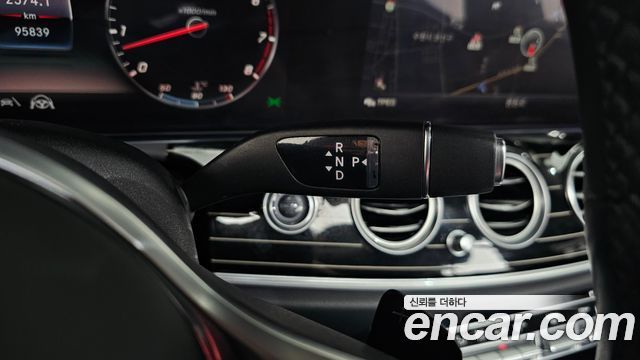 Mercedes-Benz E-Class 2020 — photo 12