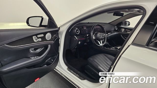 Mercedes-Benz E-Class 2020 — photo 13