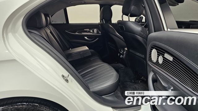 Mercedes-Benz E-Class 2020 — photo 17