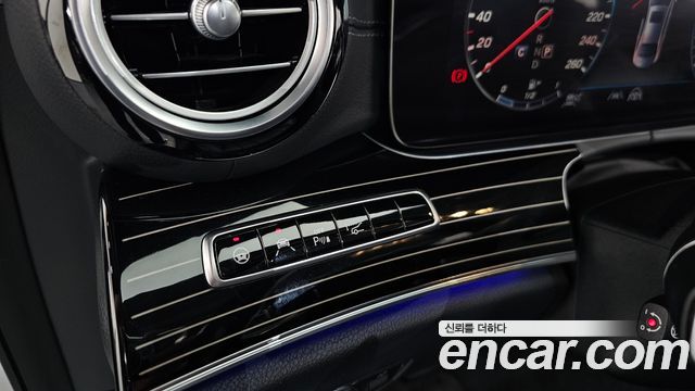 Mercedes-Benz E-Class 2020 — photo 22