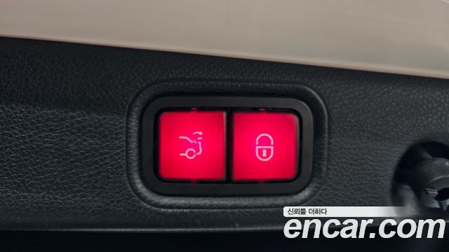 Mercedes-Benz E-Class 2020 — photo 24