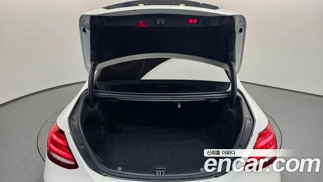 Mercedes-Benz E-Class 2020 — photo 25