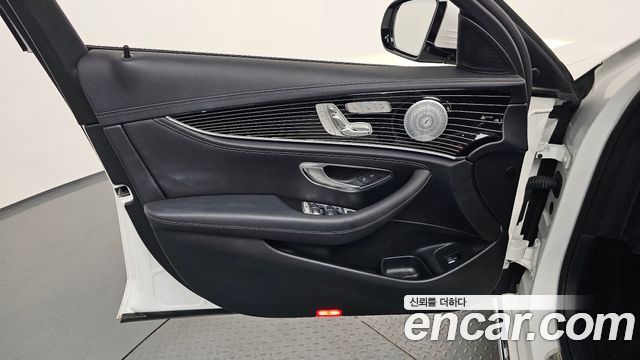 Mercedes-Benz E-Class 2020 — photo 14