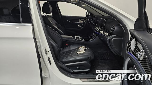 Mercedes-Benz E-Class 2020 — photo 16