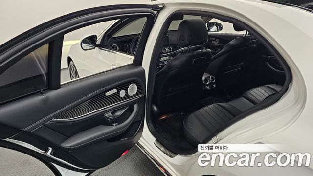 Mercedes-Benz E-Class 2020 — photo 27
