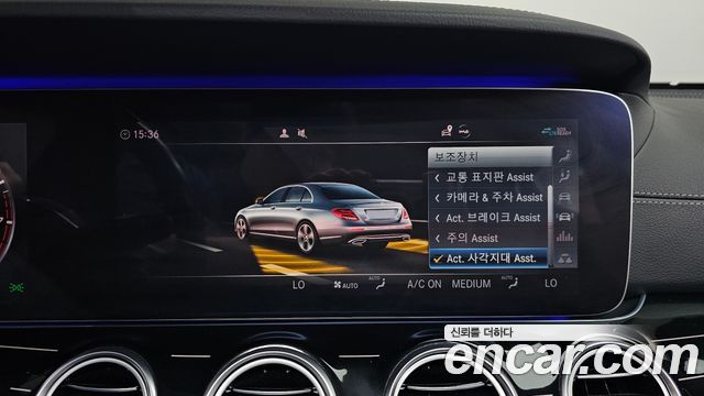 Mercedes-Benz E-Class 2020 — photo 32