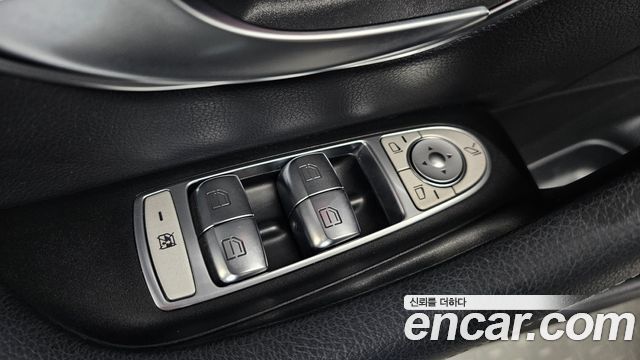 Mercedes-Benz E-Class 2020 — photo 35