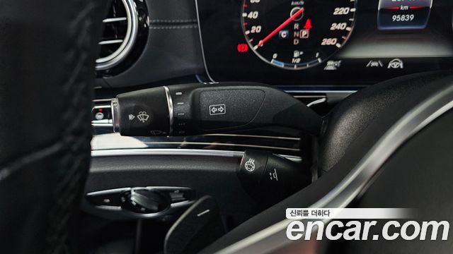 Mercedes-Benz E-Class 2020 — photo 36