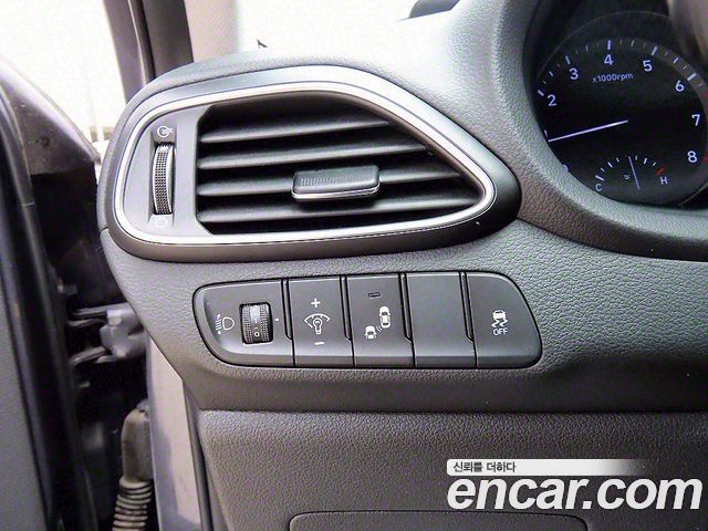 Hyundai i30 2017 — photo 13
