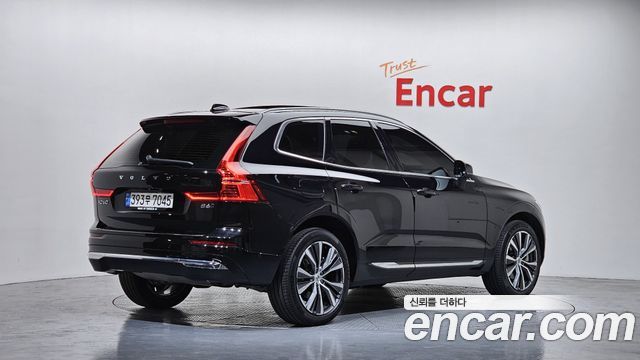 Volvo XC60 2022 — photo 2