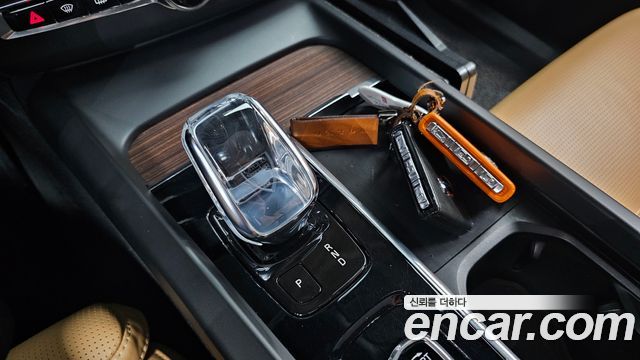 Volvo XC60 2022 — photo 12