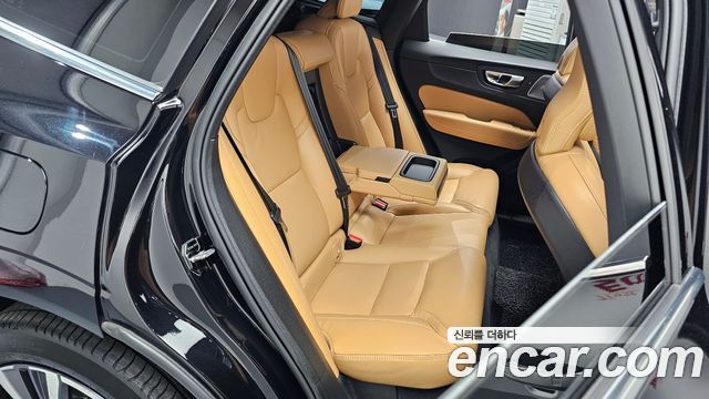 Volvo XC60 2022 — photo 17