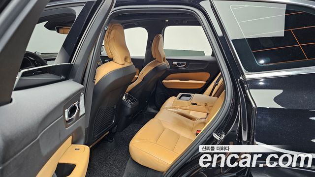 Volvo XC60 2022 — photo 18