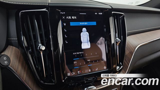Volvo XC60 2022 — photo 21