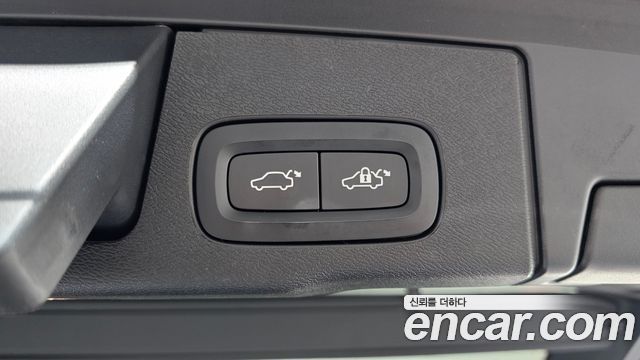 Volvo XC60 2022 — photo 24