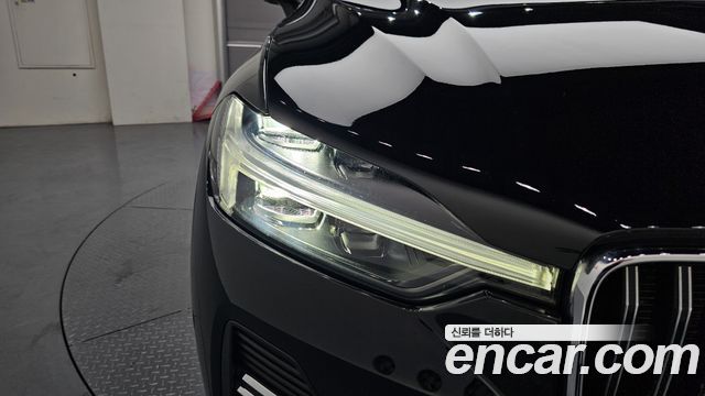 Volvo XC60 2022 — photo 8
