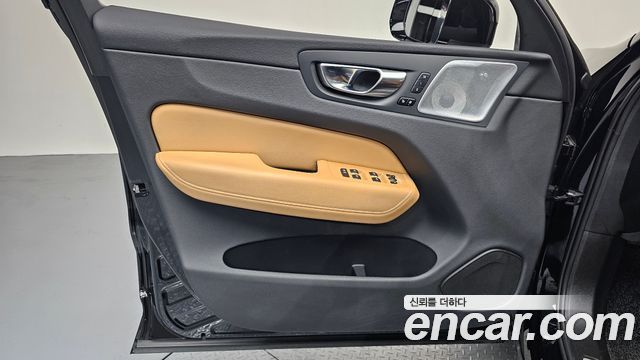 Volvo XC60 2022 — photo 14