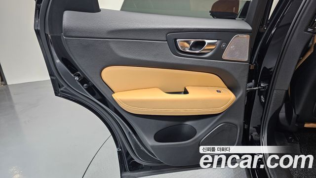 Volvo XC60 2022 — photo 15