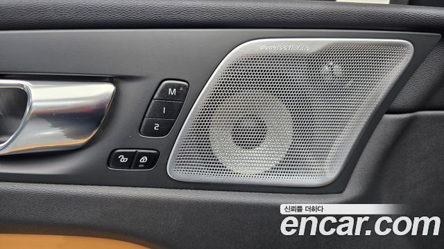 Volvo XC60 2022 — photo 29
