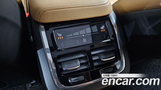 Volvo XC60 2022 — photo 30