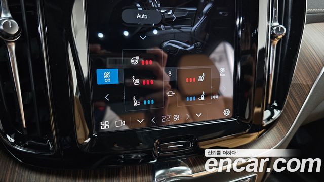 Volvo XC60 2022 — photo 32