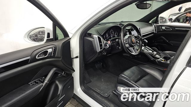 Porsche Cayenne 2017 — photo 10