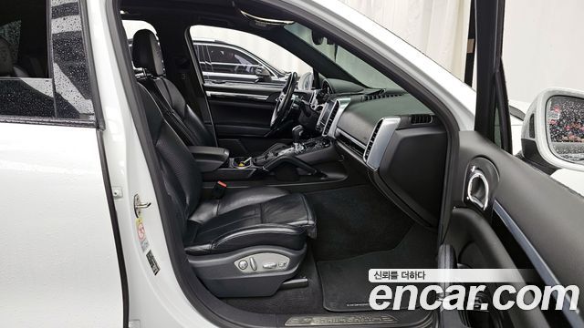 Porsche Cayenne 2017 — photo 11