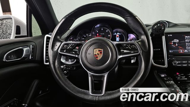 Porsche Cayenne 2017 — photo 13