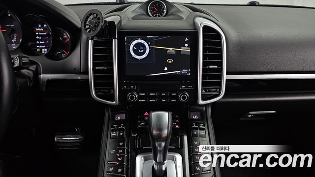 Porsche Cayenne 2017 — photo 14