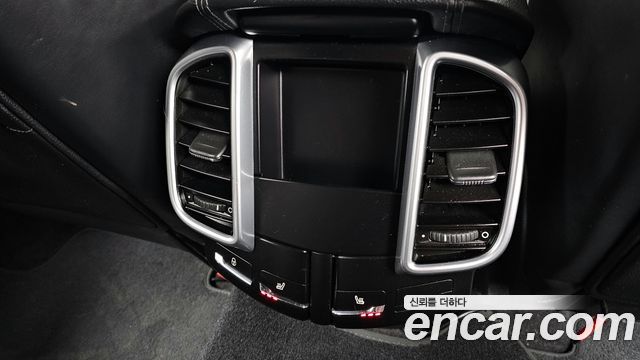 Porsche Cayenne 2017 — photo 19
