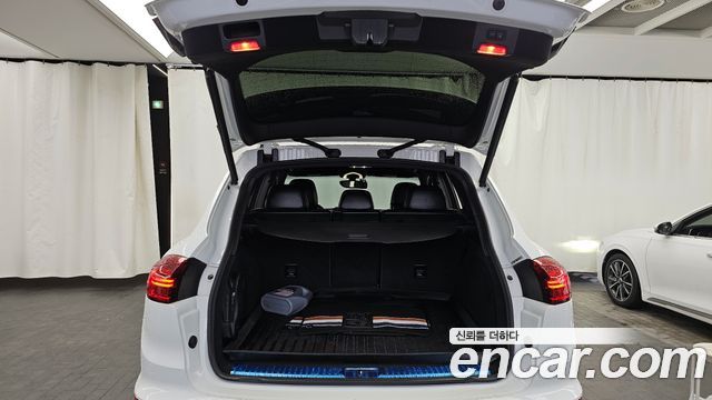 Porsche Cayenne 2017 — photo 20