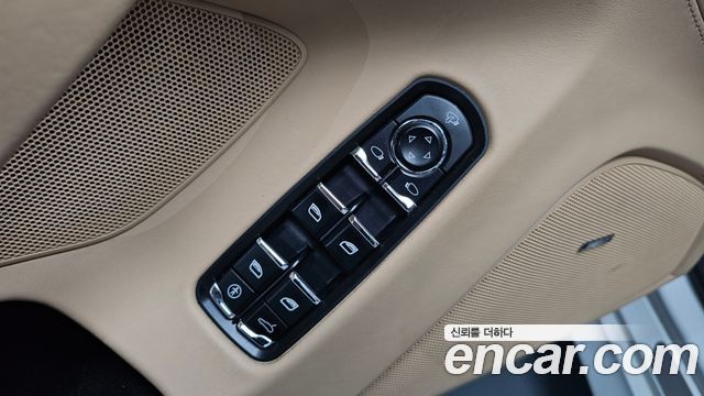Porsche Panamera 2010 — photo 23
