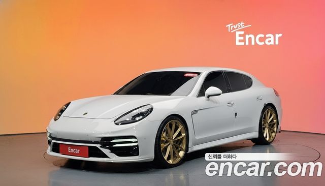 Porsche Panamera 2010 — photo 1