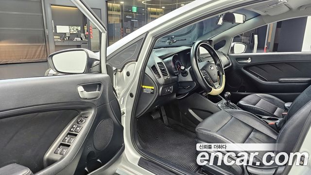 Kia K3 2015 — photo 13