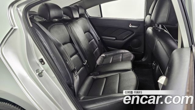 Kia K3 2015 — photo 17