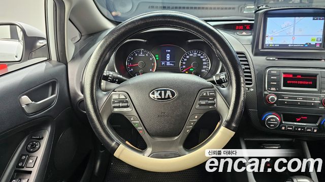 Kia K3 2015 — photo 19