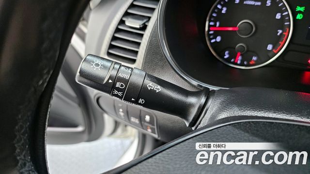 Kia K3 2015 — photo 24
