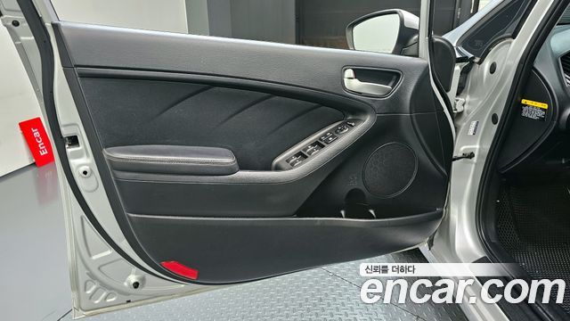 Kia K3 2015 — photo 14