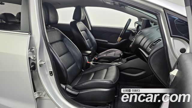 Kia K3 2015 — photo 16