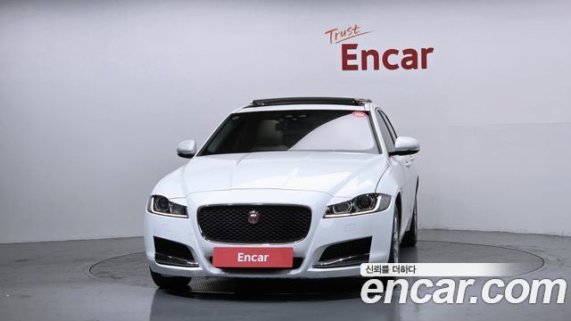 Jaguar XF 2017 — photo 3