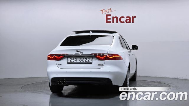 Jaguar XF 2017 — photo 4