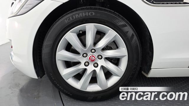 Jaguar XF 2017 — photo 5