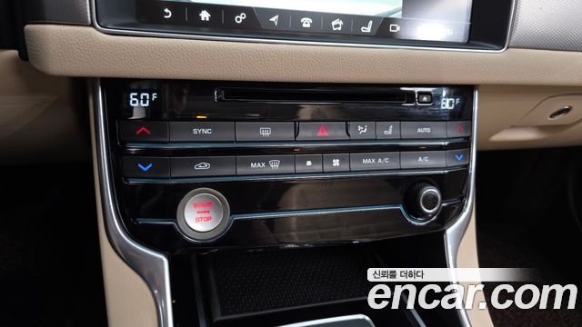 Jaguar XF 2017 — photo 17