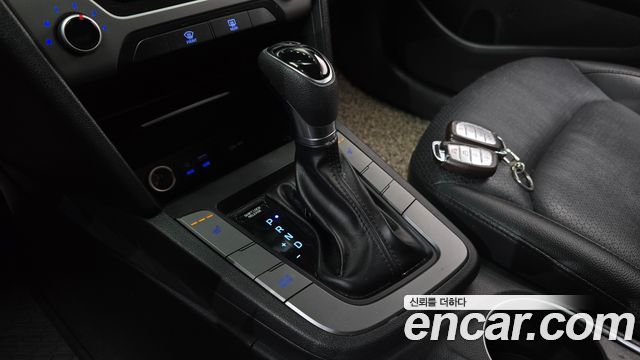Hyundai AVANTE 2017 — photo 9