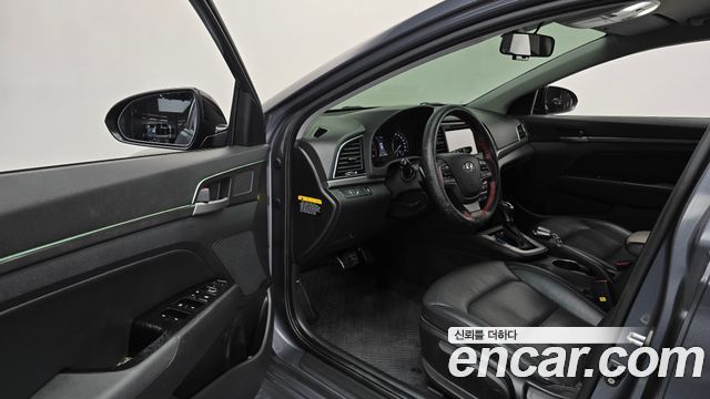 Hyundai AVANTE 2017 — photo 10