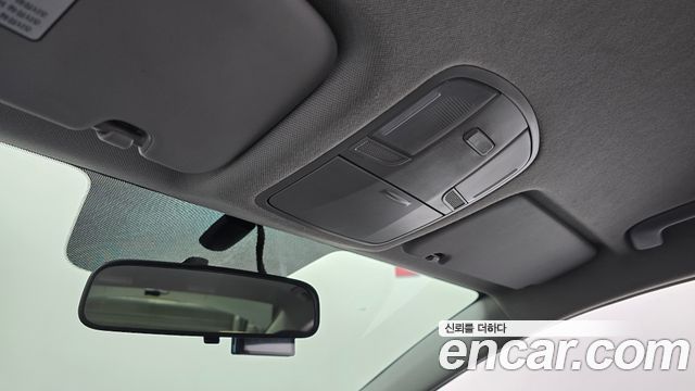 Hyundai AVANTE 2017 — photo 19