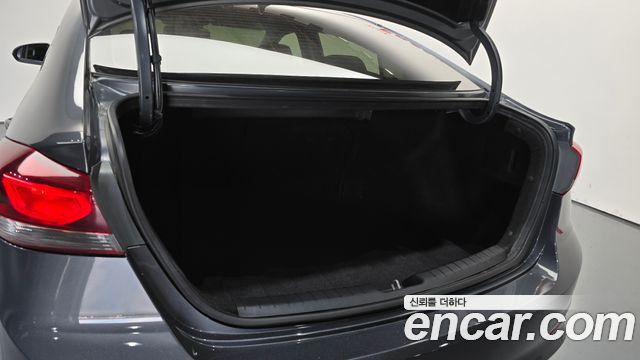 Hyundai AVANTE 2017 — photo 20