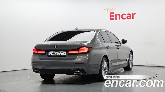 BMW 5-Series 2021 — photo 2