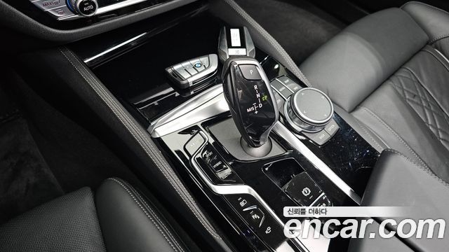 BMW 5-Series 2021 — photo 12