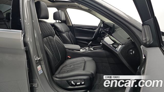 BMW 5-Series 2021 — photo 13